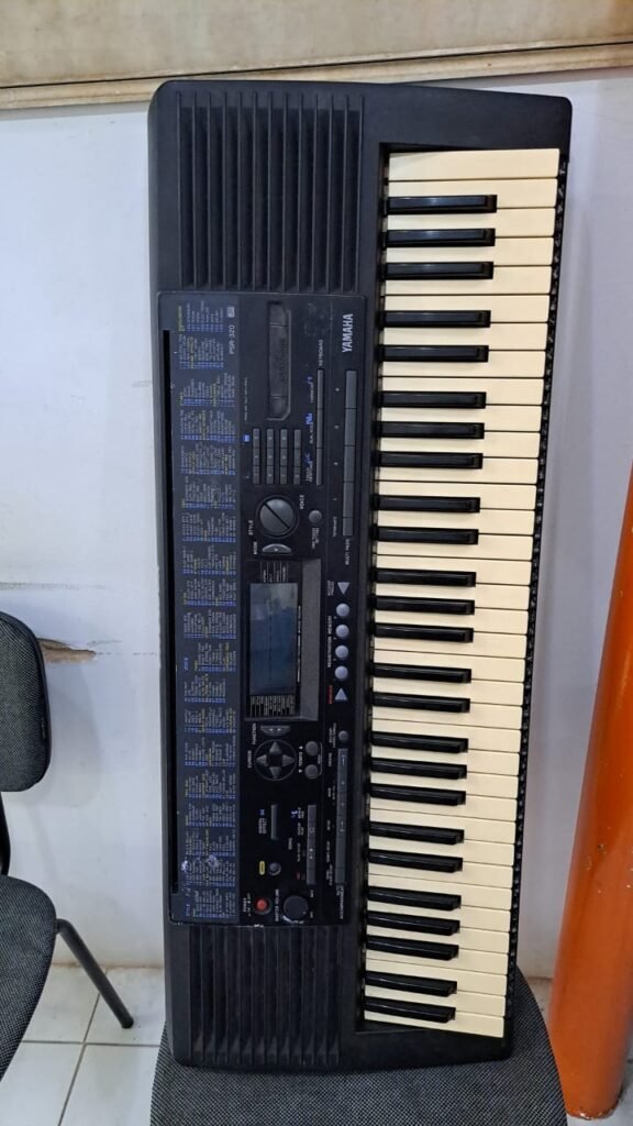 Yamaha PSR 320 custa 680 reais usado e revisado com garantia