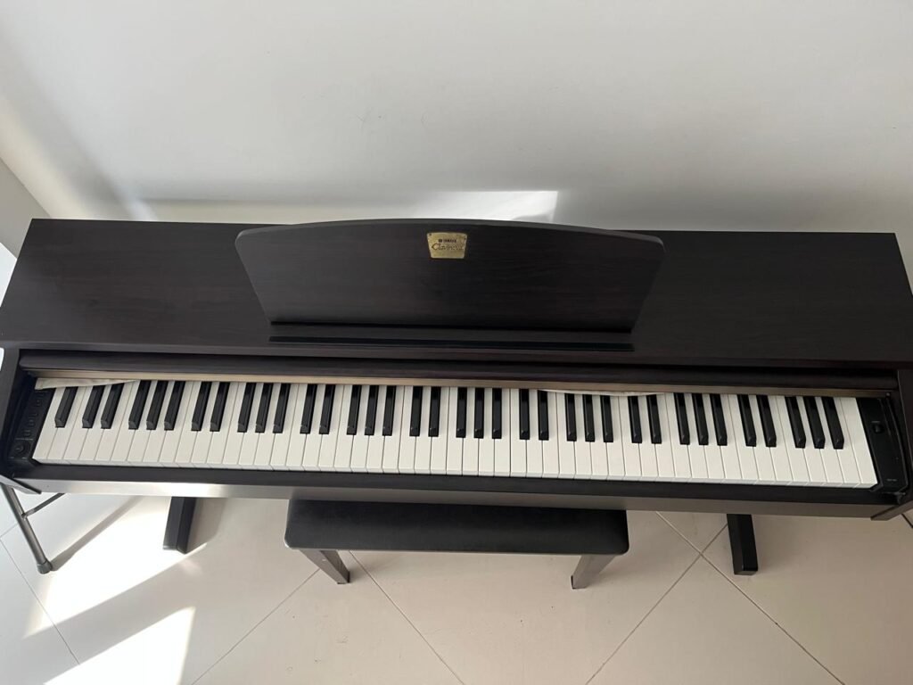 Piano Yamaha clave nova , com banqueta. R$20.000 reais, novo sem uso