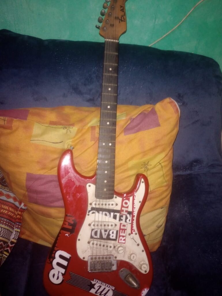 Guitarra Condor Vermelha