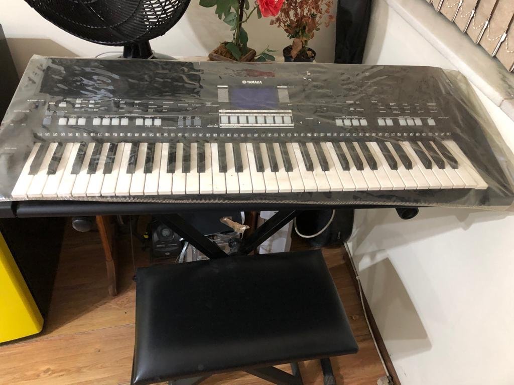 Teclado Yamaha com Banqueta Usado